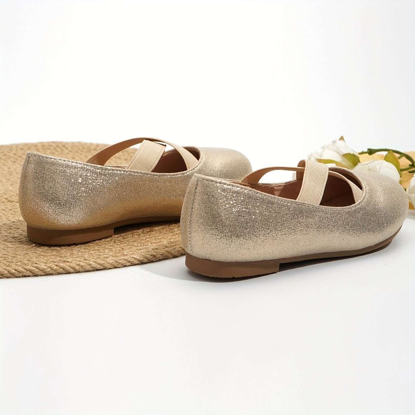 2023-yilda qizlar va katta bolalar uchun yangi zamonaviy tekis poyabzallar, kun bo'yi qulaylik uchun mo'ljallangan.