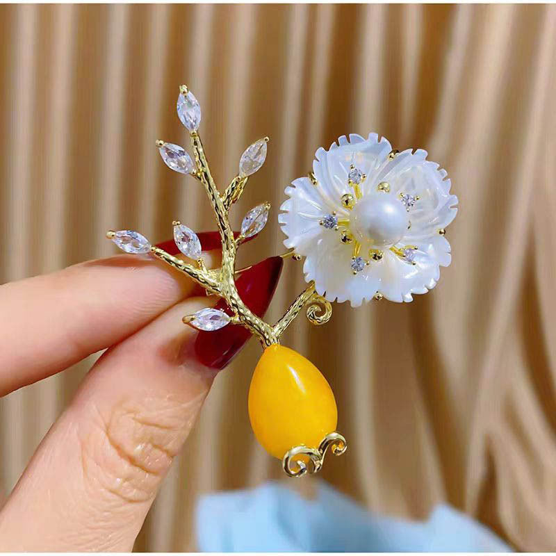 Flower and Pearl Brooch Pin with Rhinestones for Women's Jackets and Cardigans