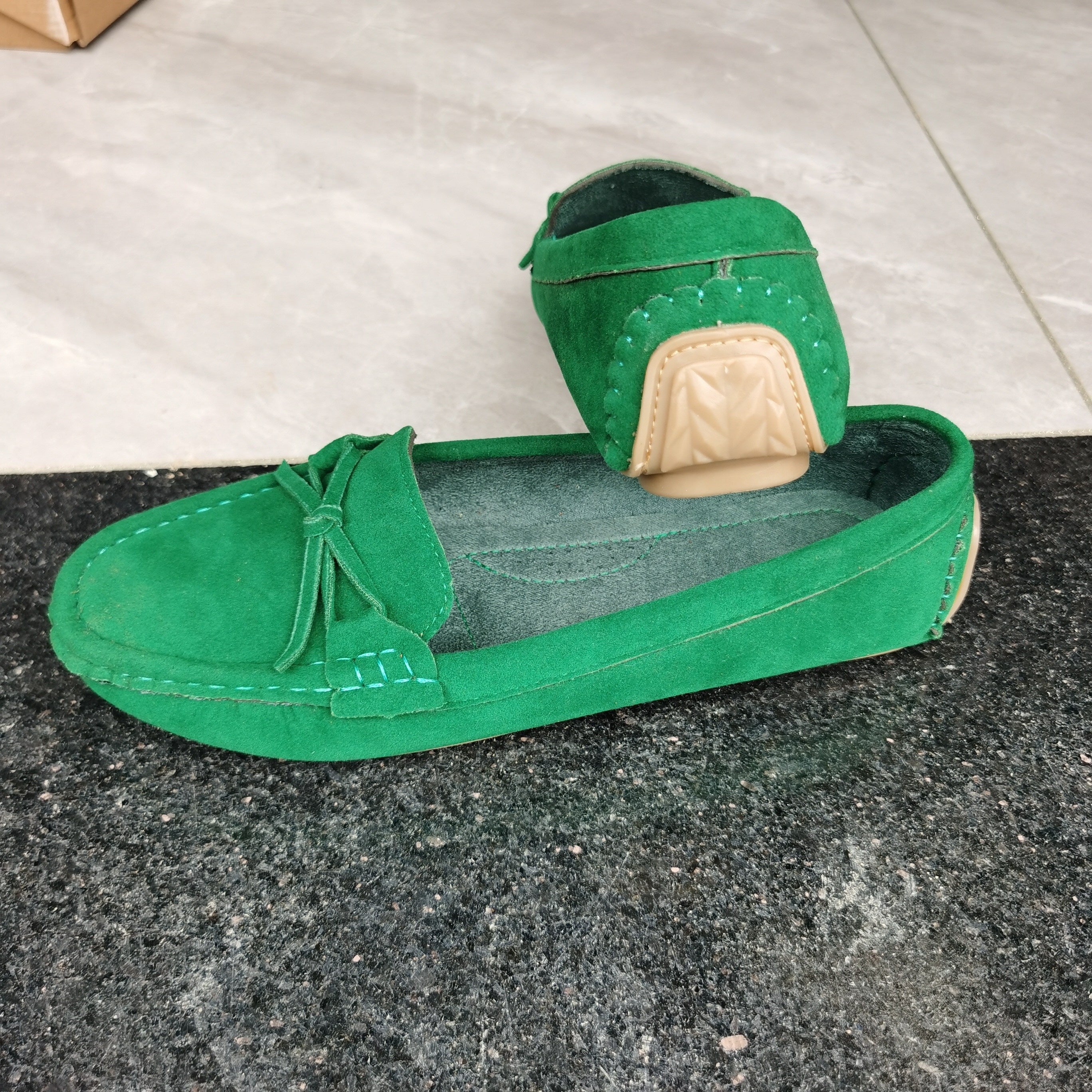 Ретро плоские лоферы с бантом, стиль с легким надеванием и мягкой подошвой для повседневной носки.