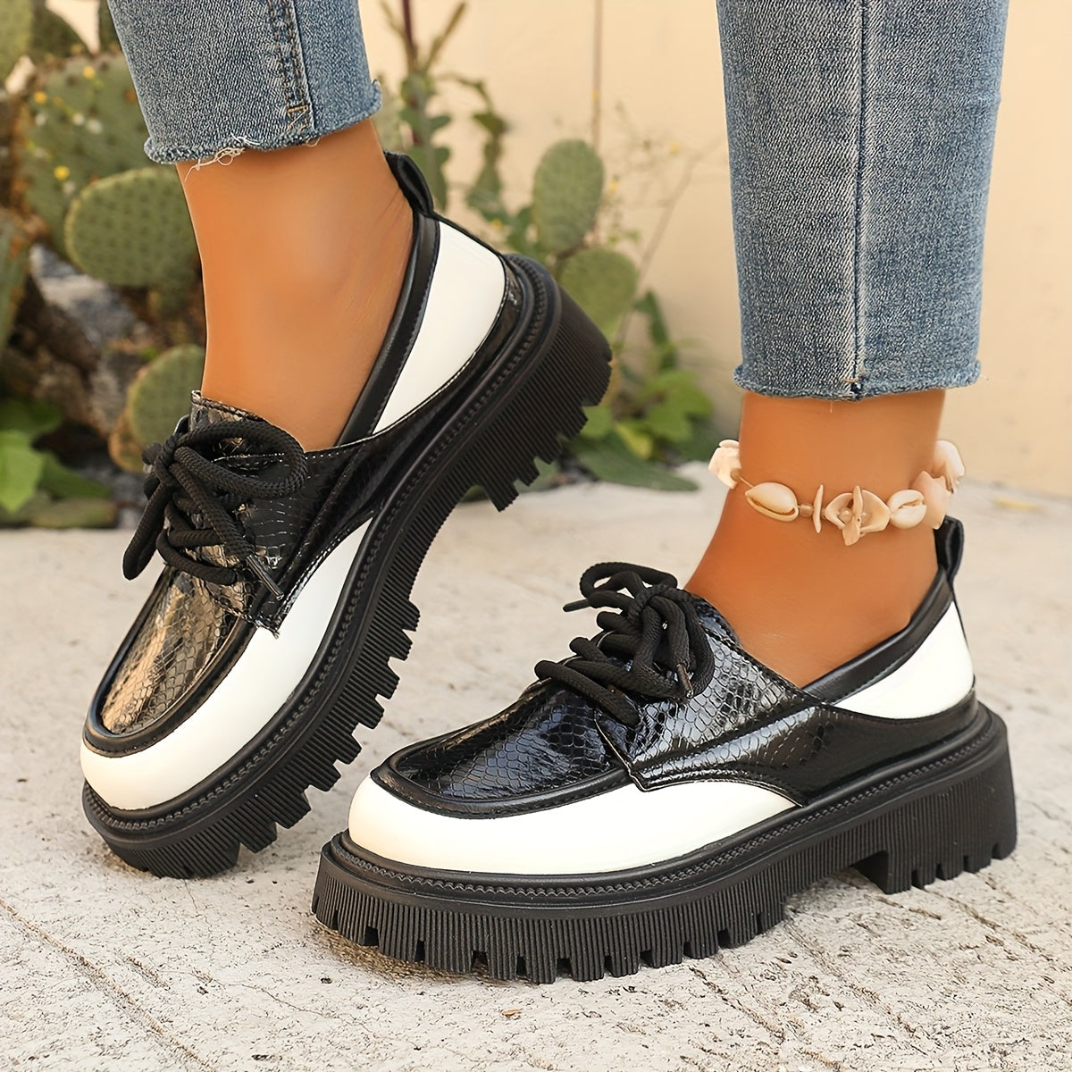 Women's Chunky Platform Loafers Faux Leather Snake Pattern Black White All-Season Shoes