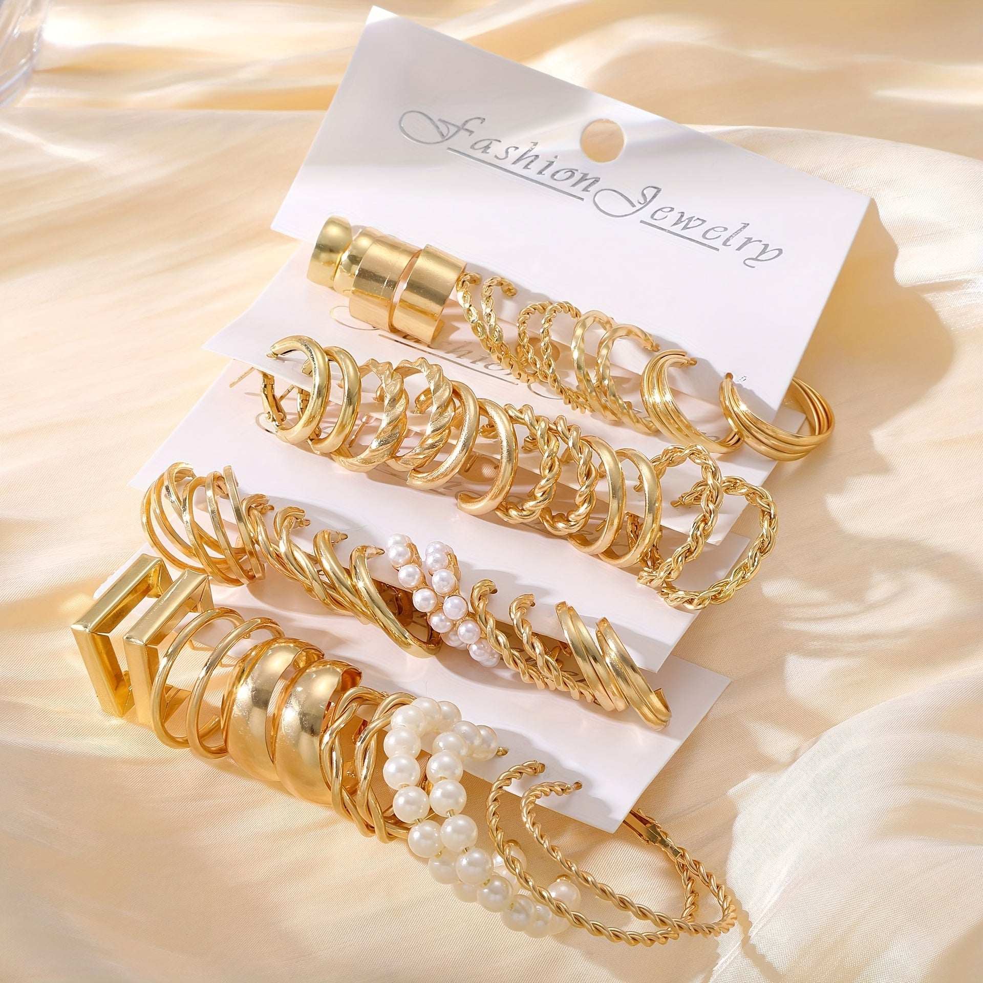 48 ta nafis va oddiy dizayndagi ayollar uchun doira shaklidagi ziraklar to'plami, sun'iy marvaridlar bilan bezatilgan. Har kuni kiyish uchun mukammal va ajoyib bayram sovg'asi bo'ladi.