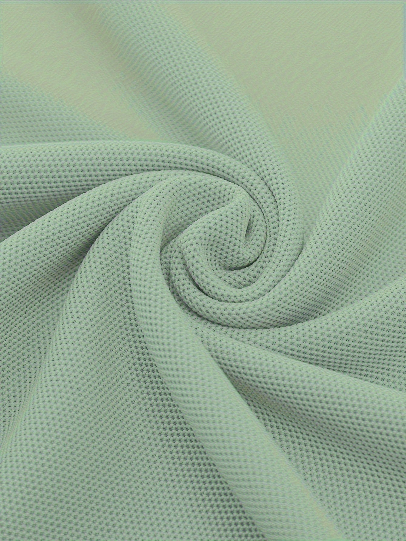 Yoz uchun rang-barang geometrik bosma bilan nafas oladigan polyester biznes polo kofta