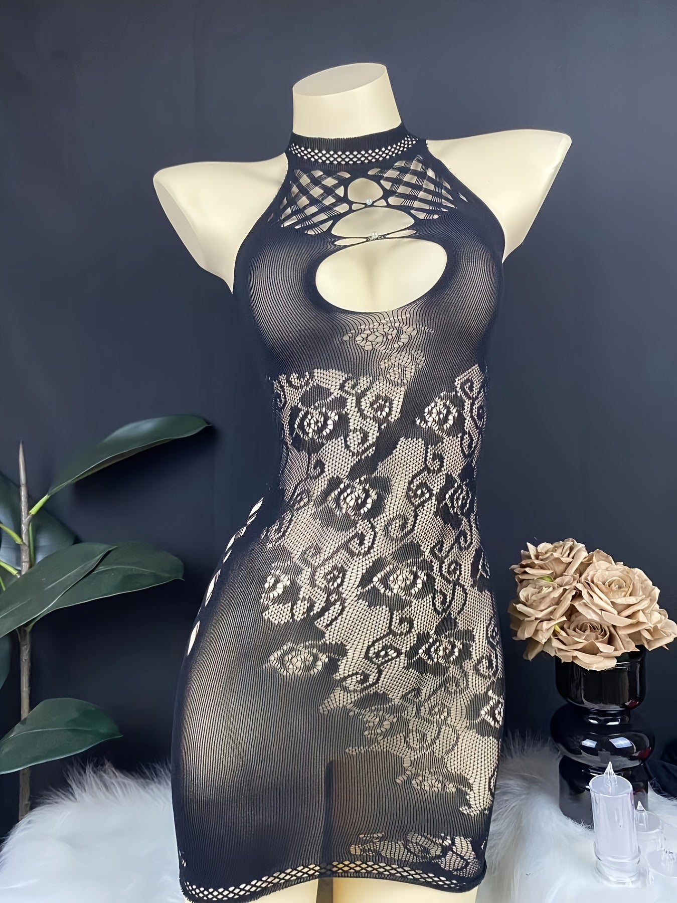 Vestido ajustado de encaje negro con detalle de recorte para discoteca