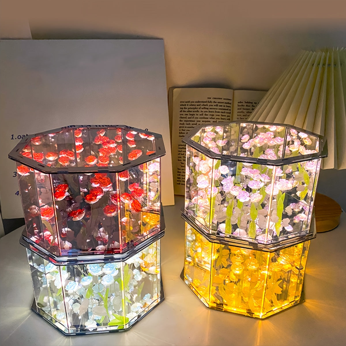 Ushbu Kreativ DIY Geksagonal Atirgul 3D Gullar Tun Chirog'iga ega bo'ling, ikki funktsiyali Oyna va Chiroqni taqdim etadi. Bu tug'ilgan kunlar, romantik tadbirlar yoki Rojdestvo yoki Halloween uchun xona bezatish uchun mukammal sovg'a.