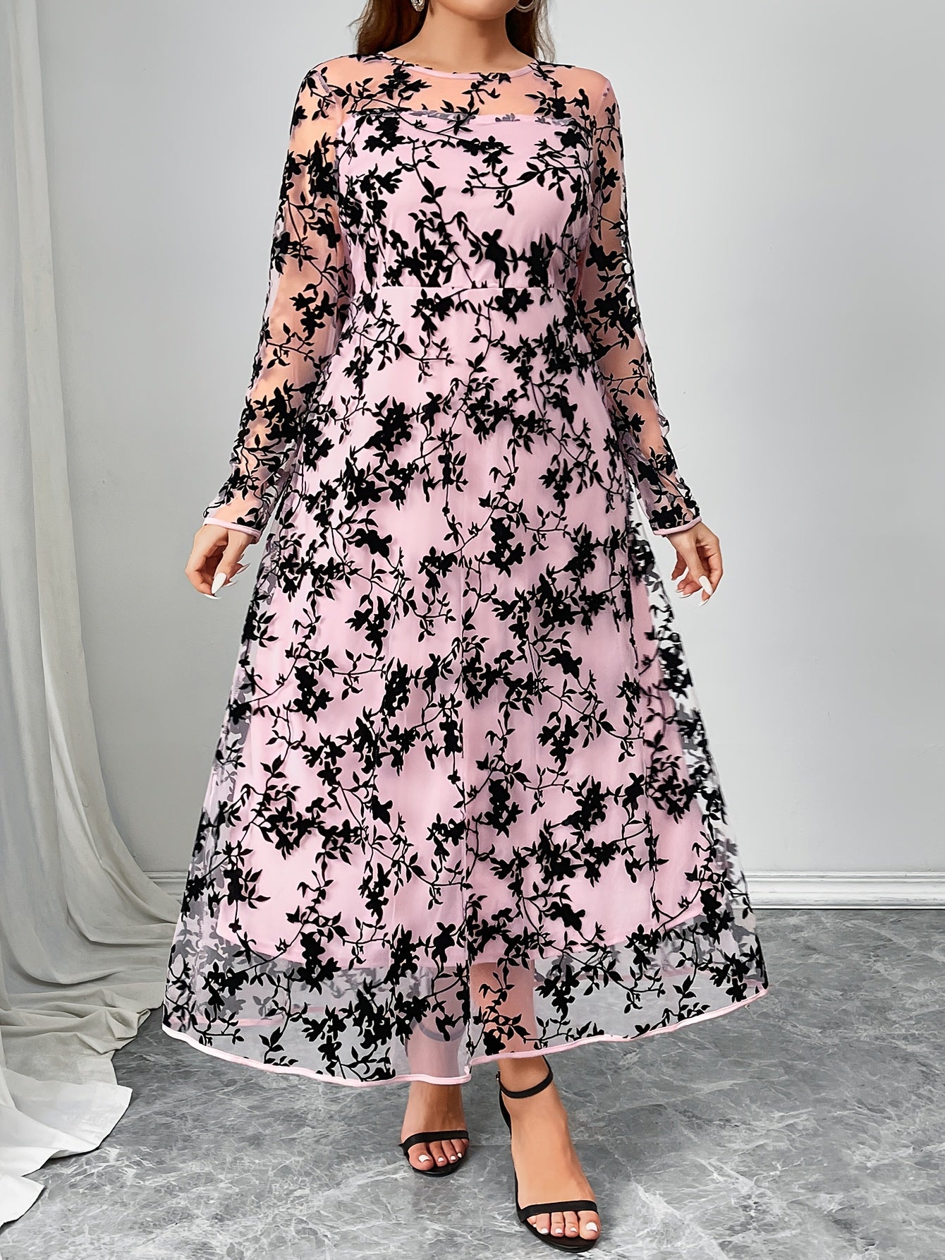 Vestido elegante de malla talla grande con dobladillo acampanado para salir