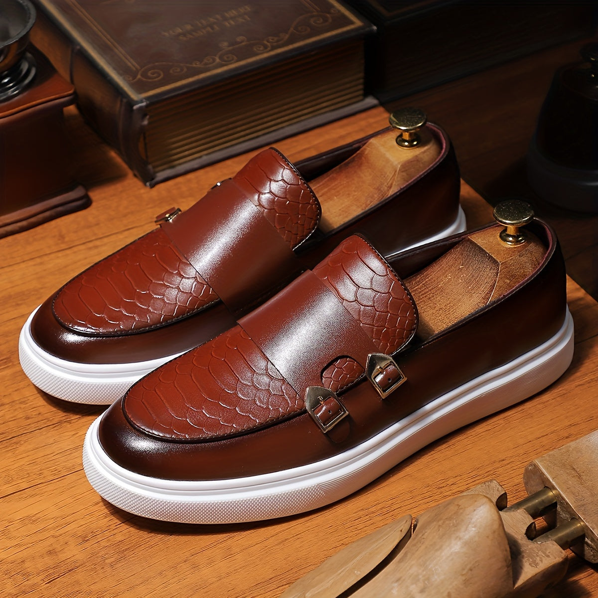 Erkaklar uchun ko'p funksiyali, qulay va mustahkam slip-on loaferlar, barcha mavsumlar va kundalik kiyimlar uchun minimalistik erkaklar kiyimlari bilan mukammal.