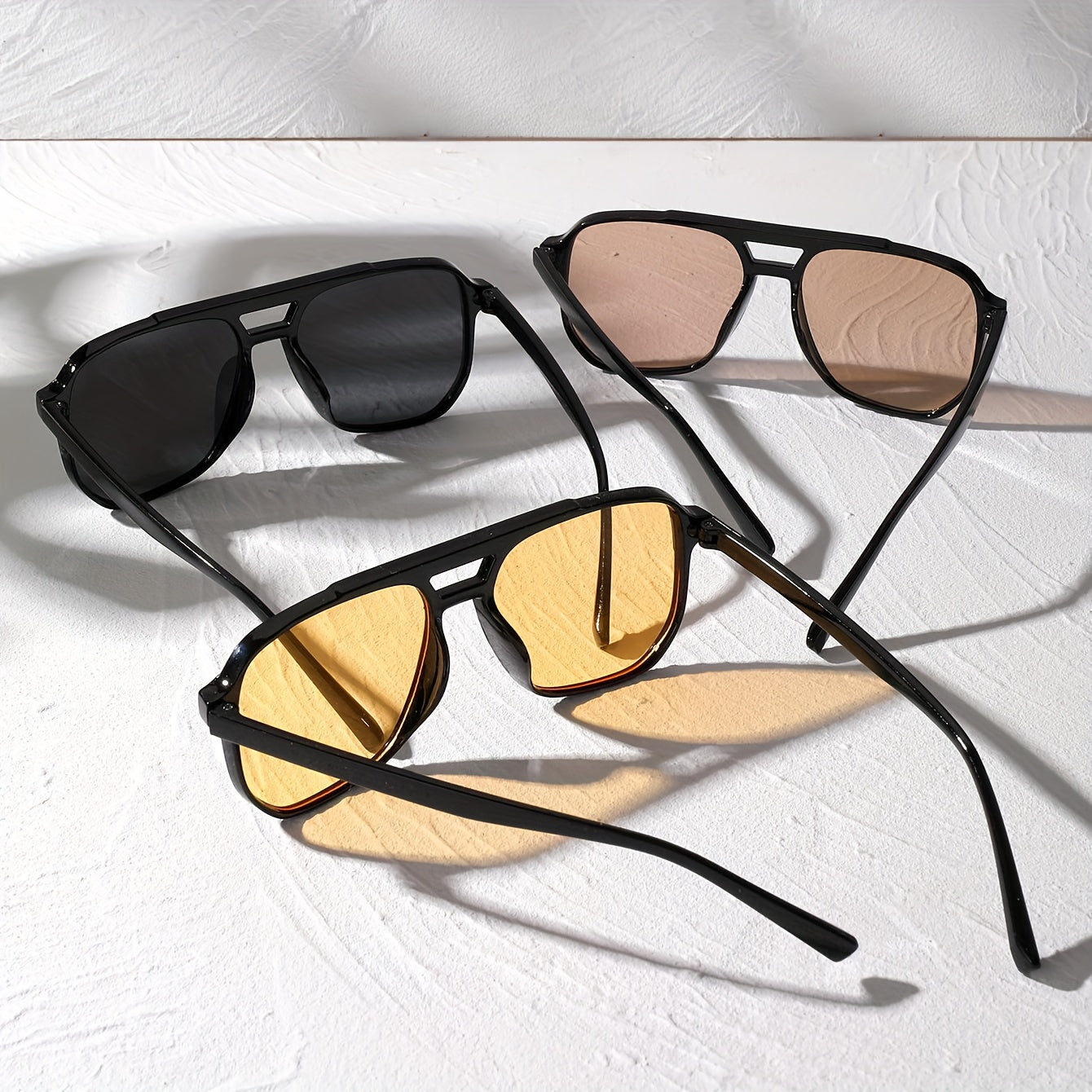 Uniseks kvadrat ramkali moda ko‘zoynaklar to‘plami, turli ranglar va zamonaviy dizayn bilan