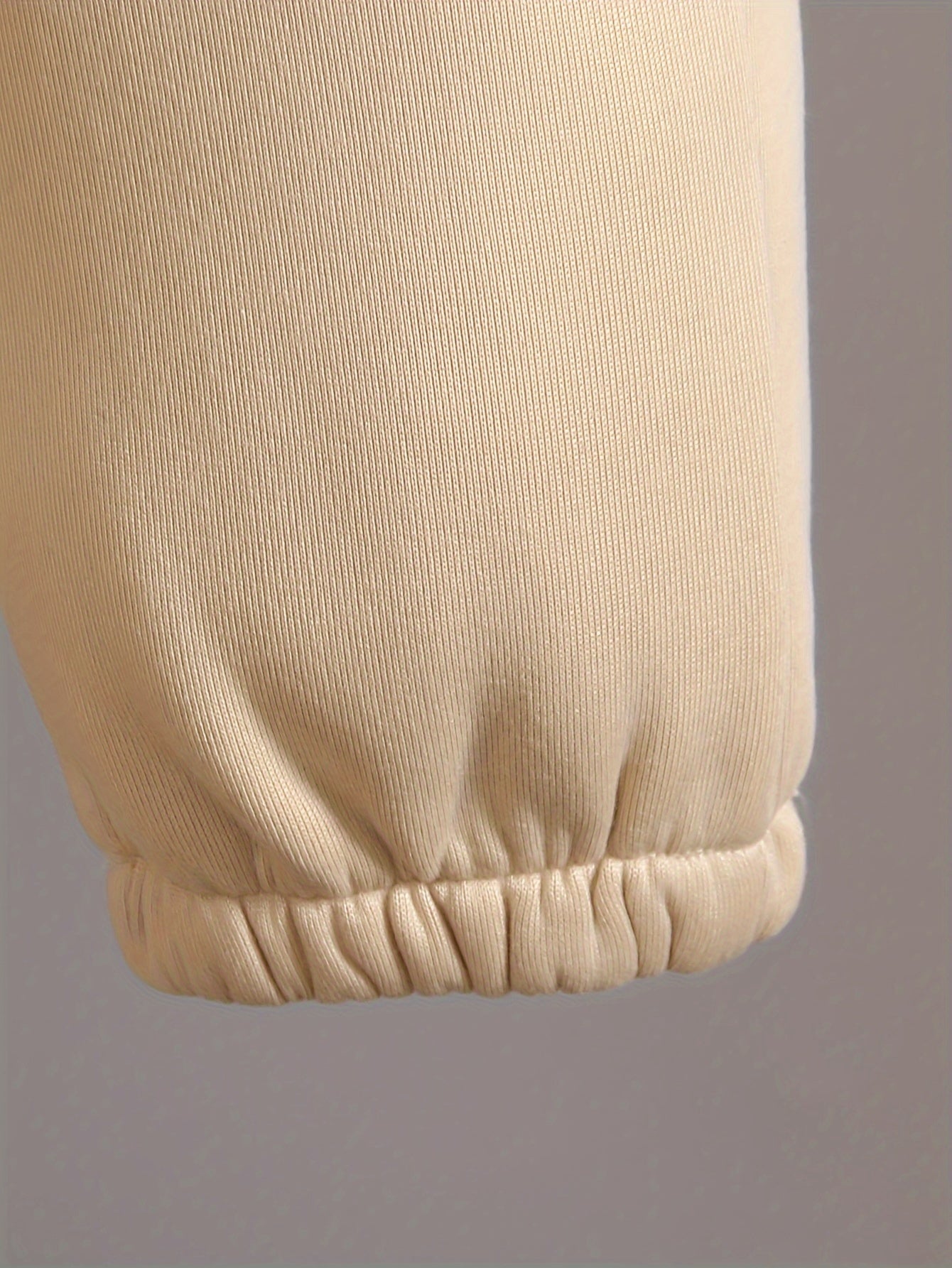 Conjunto de ropa casual para niños pequeños de otoño e invierno beige con sudadera con cremallera, chaleco y pantalones largos