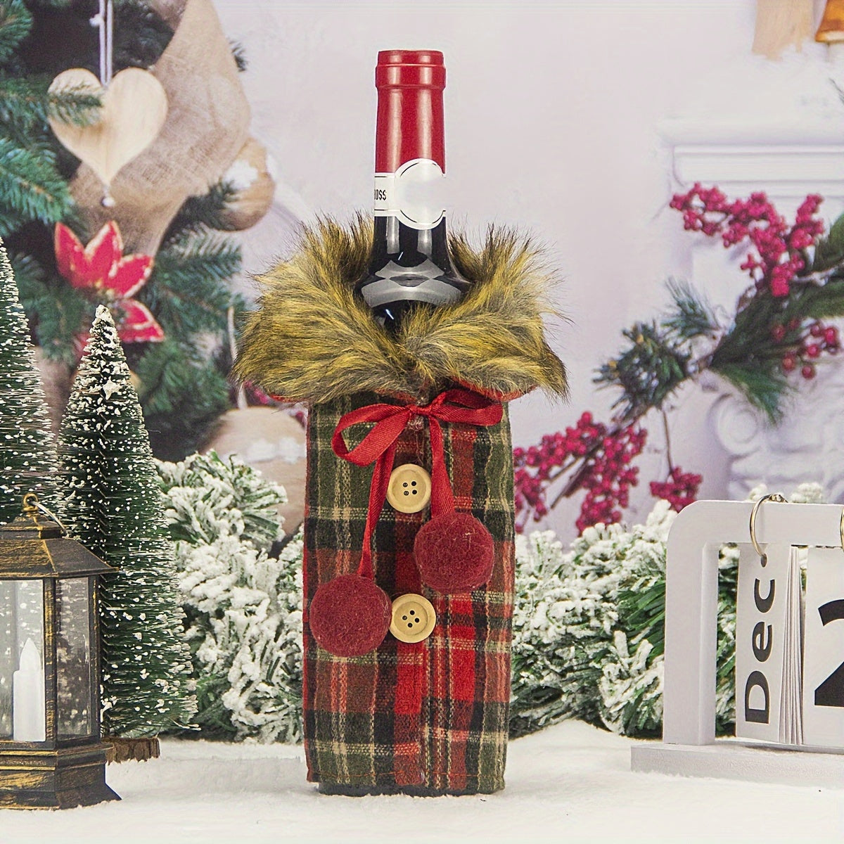 Набор винных бутылок к Рождеству с декором из денима, мешковины и банта - идеально подходит для европейских и американских стилей интерьера.