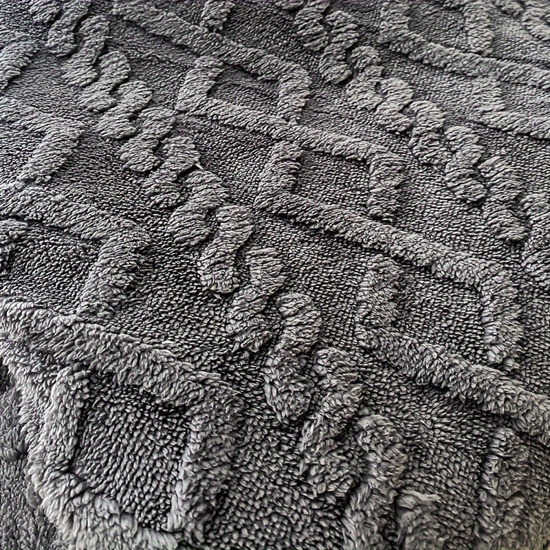 Reversible Polyester Fleece Sherpa Bed Blanket with Geometric Pattern for All Seasons