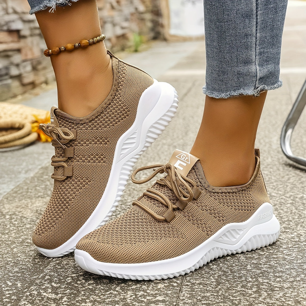 Ayollar uchun kundalik sport poyabzali, teridan bo‘yalgan, lentalar bilan bog‘lanadigan ayollar uchun barcha mavsumlarga mos sneakers