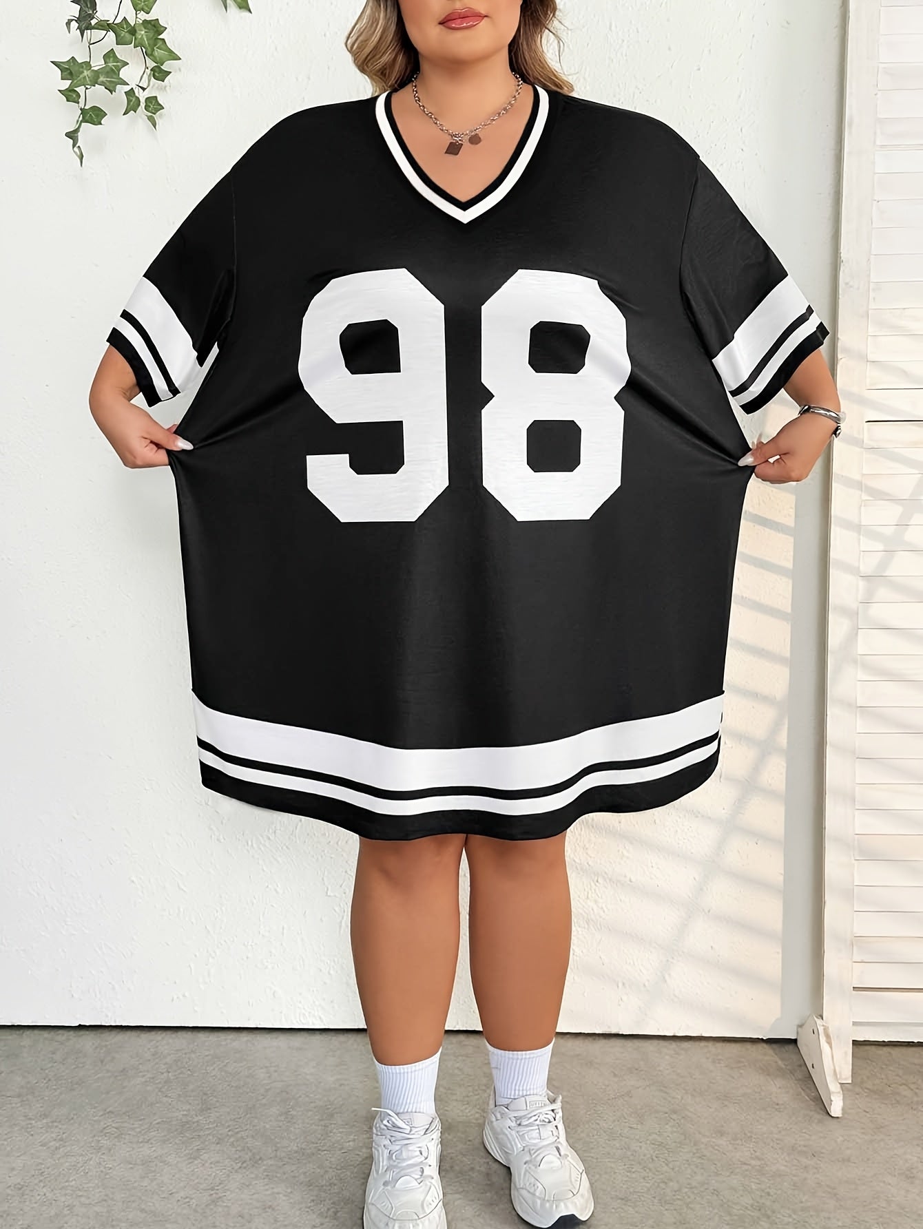 Plus Size Women's Graphic V-Neck Short Sleeve Dress All-Season Comfort