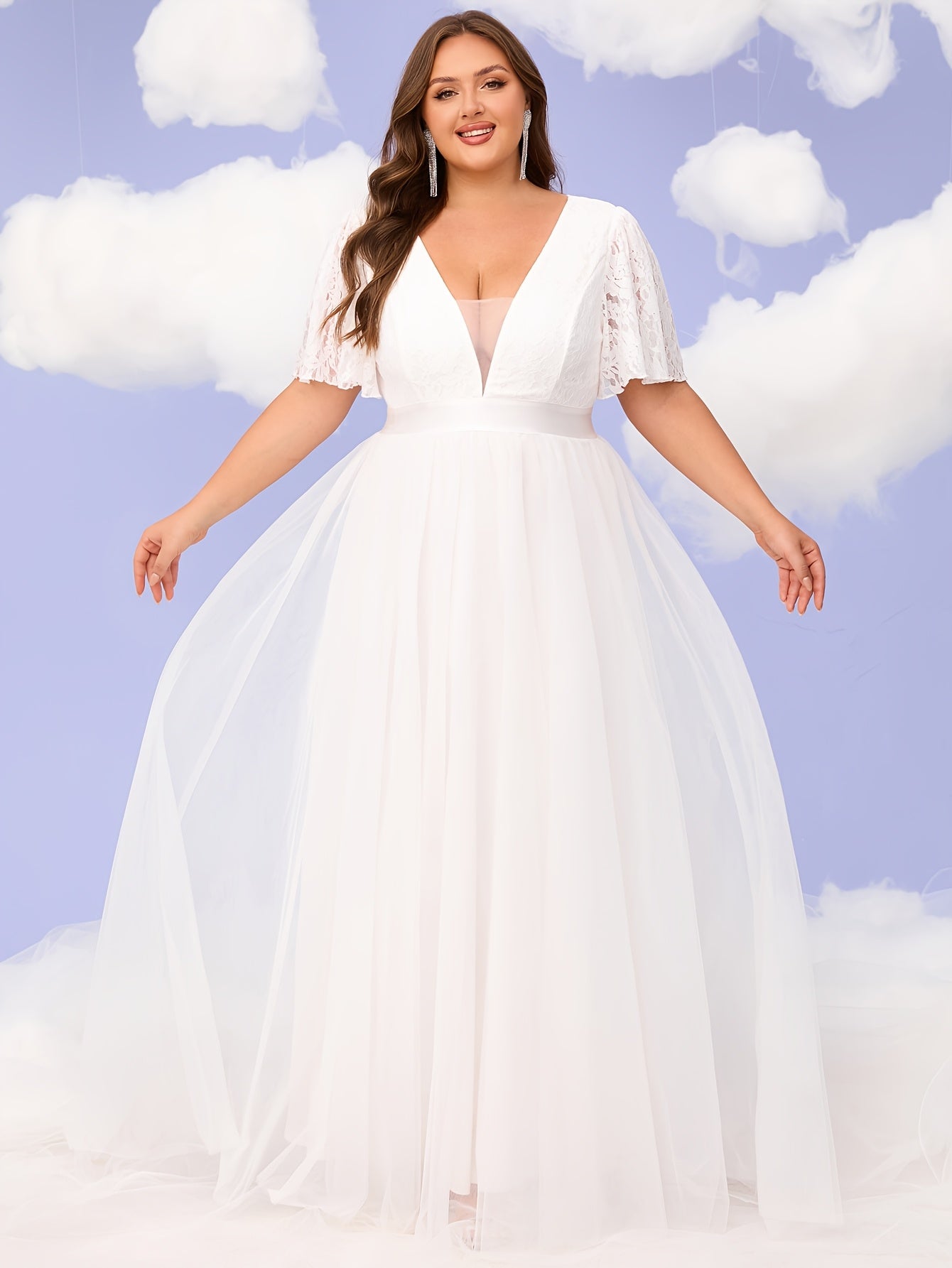 Plus Size Black V-Neck Maxi Dress with Short Sleeves and Lace for Formal Events