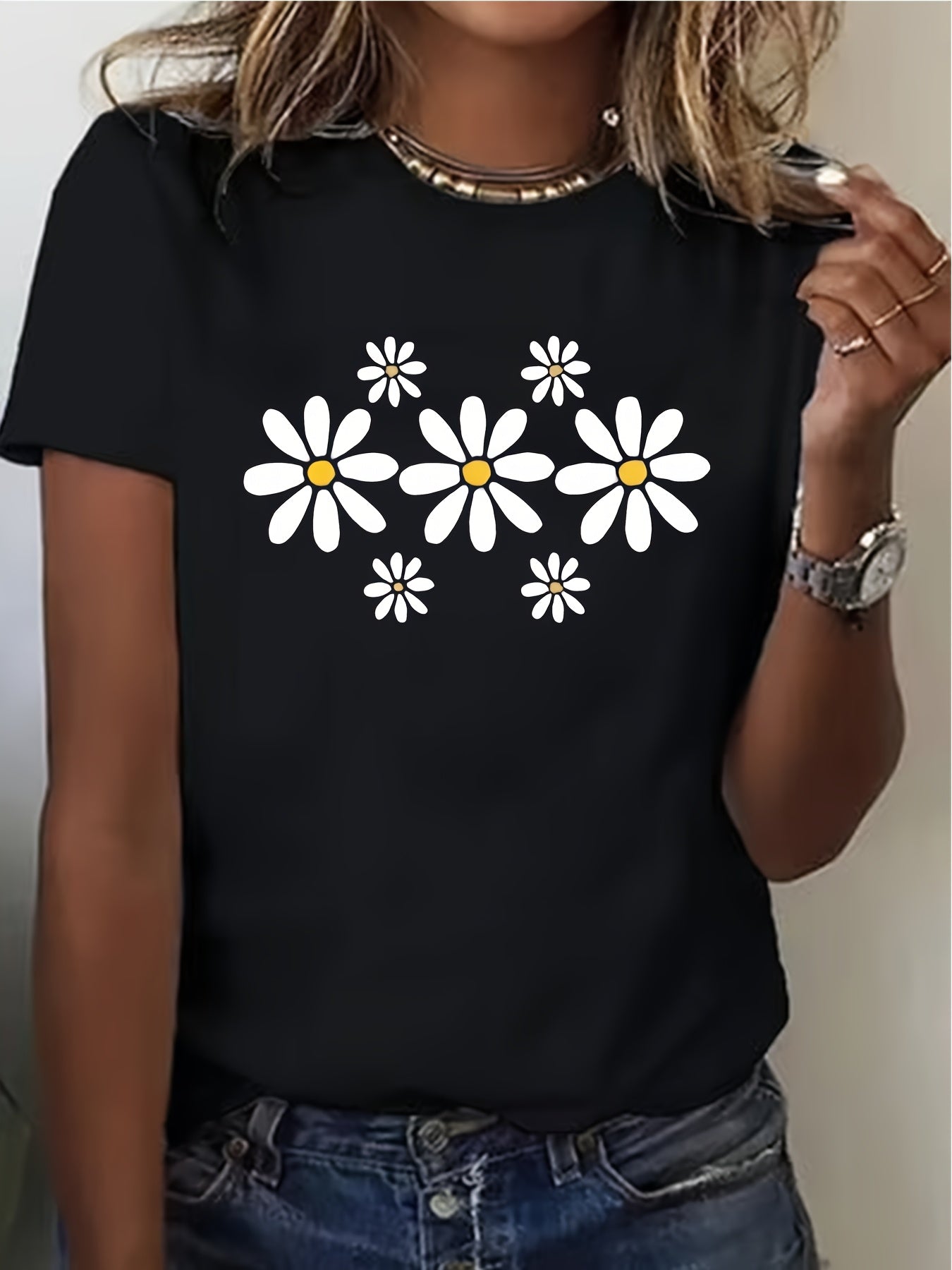 Women's Black Daisy Floral Print Short Sleeve T-Shirt Casual Summer Top