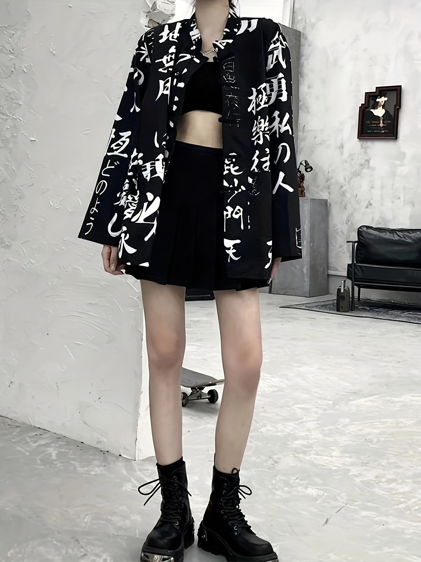 Vintage Xitoy uslubidagi kimono bluzka cho'ntaklar bilan - uzun yengli, tugmachali, qora va oq yaponcha harf bosma, polyester aralashmasi, ayollar uchun, bahor va kuz festivallari uchun ajoyib.