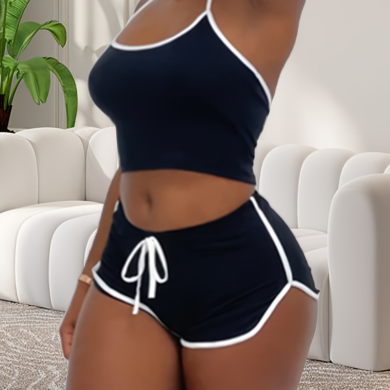 Conjunto de ropa de descanso de verano para mujer con top corto de cuello halter y pantalones cortos elásticos