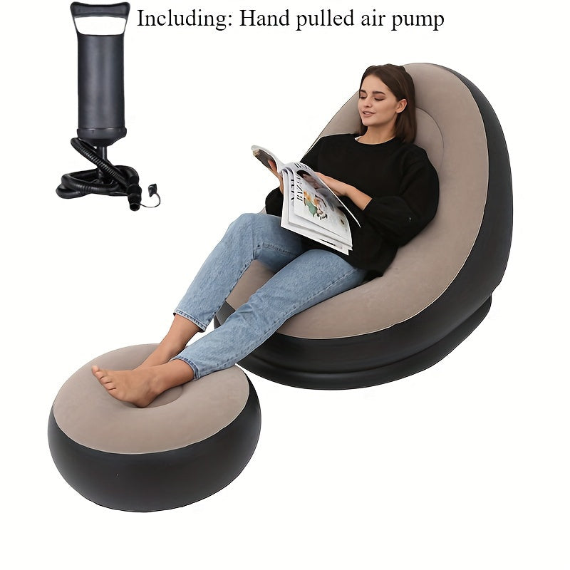 Tashqarida dam olish uchun 2 ta havzali dam olish kreslolari va oyoq uchun stul bilan yig'iladigan divan