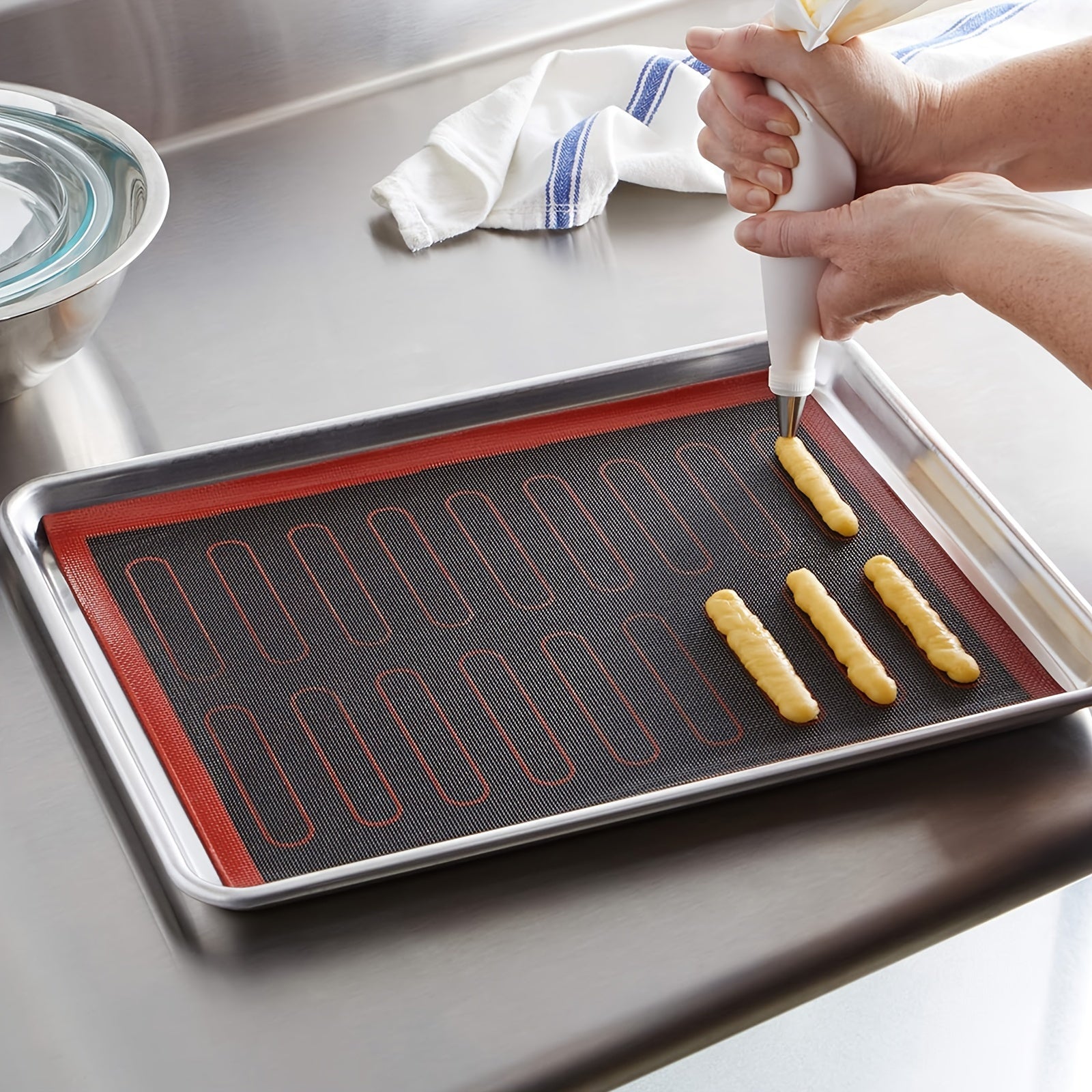 Hollow Baking Mats Set with Black Background Non-Stick Silicone Baking Sheets