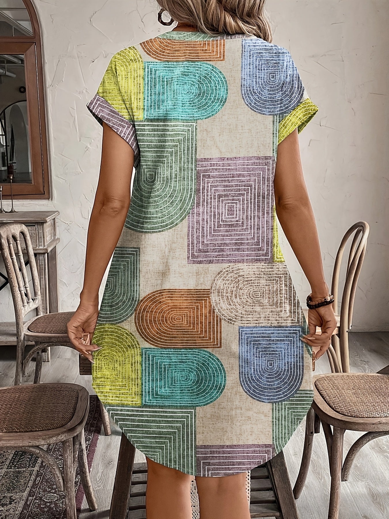 Vestido con escote en V y estampado geométrico con botones para todas las estaciones, poliéster, ajustado, midi