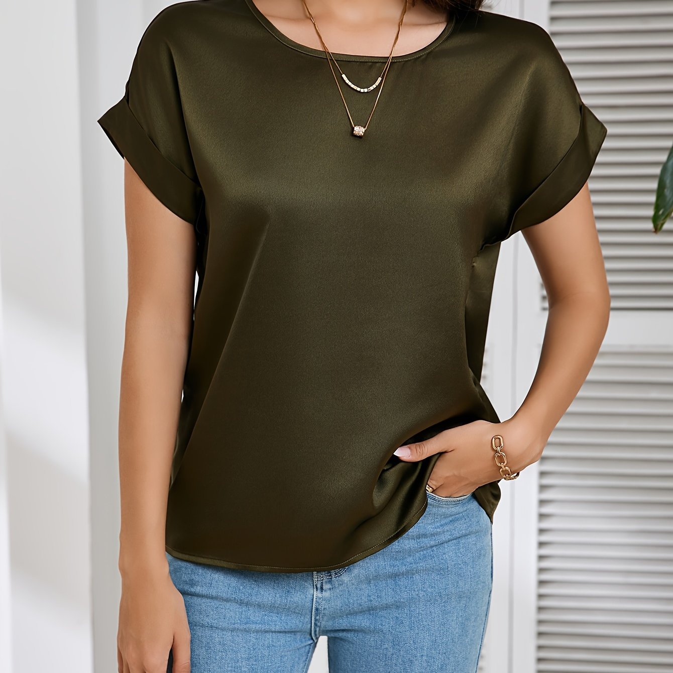Short-Sleeve Polyester Crew Neck T-Shirt for Women Spring Summer Solid Color Elegant