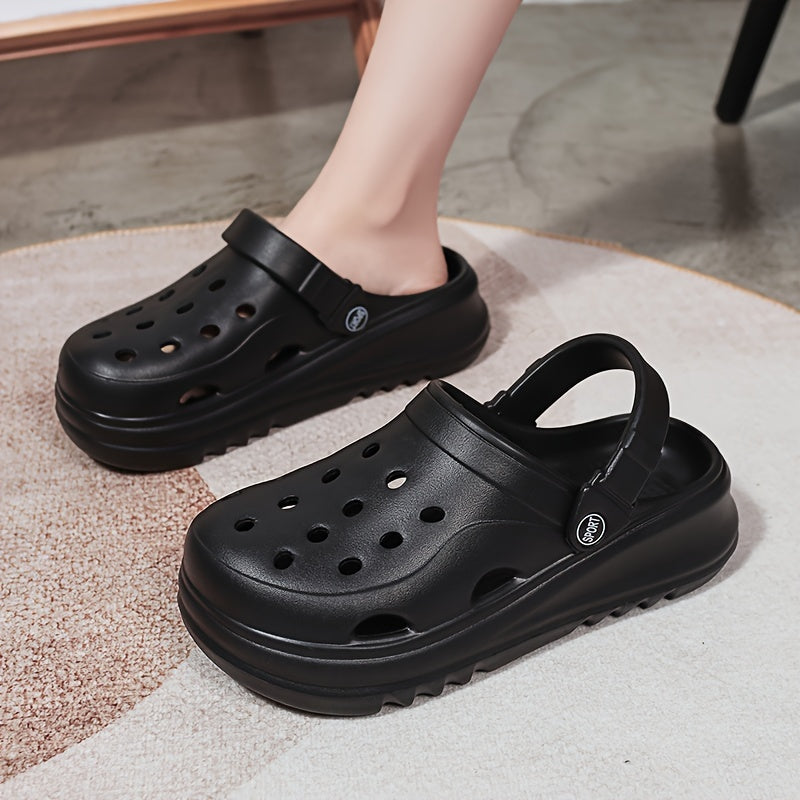 Ayollar uchun bir rangli platformali klogs yozgi plyaj, ochiq havoda bog' uchun slaydlar