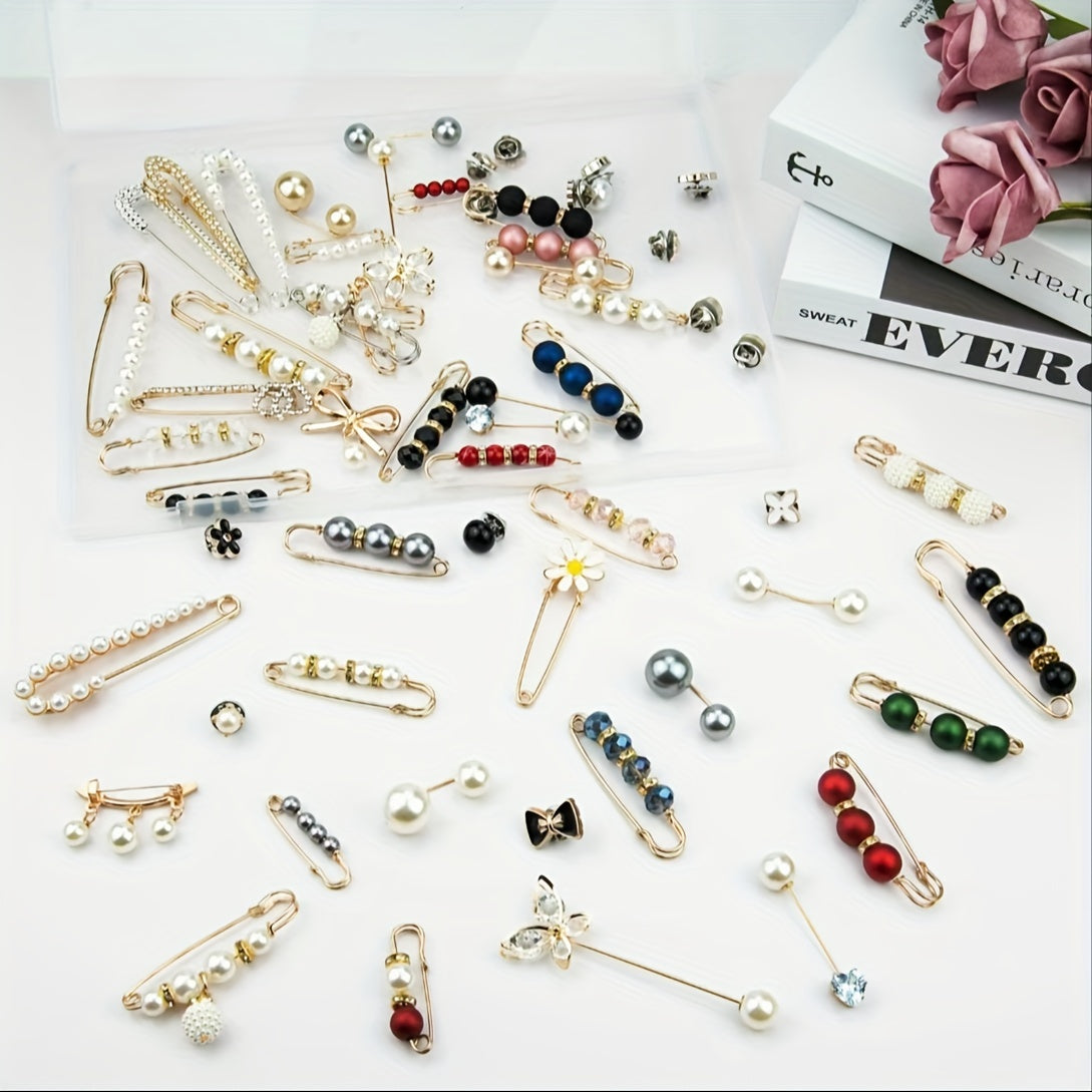 60 ta broshka to'plami, soxta marvaridlar va rhinestone'lar bilan bezatilgan - ko'ylaklar, sviterlar, shalvarlar, shlyapalar va bel uchun ko'p maqsadli aksessuarlar - qulay saqlash qutisi bilan birga keladi.