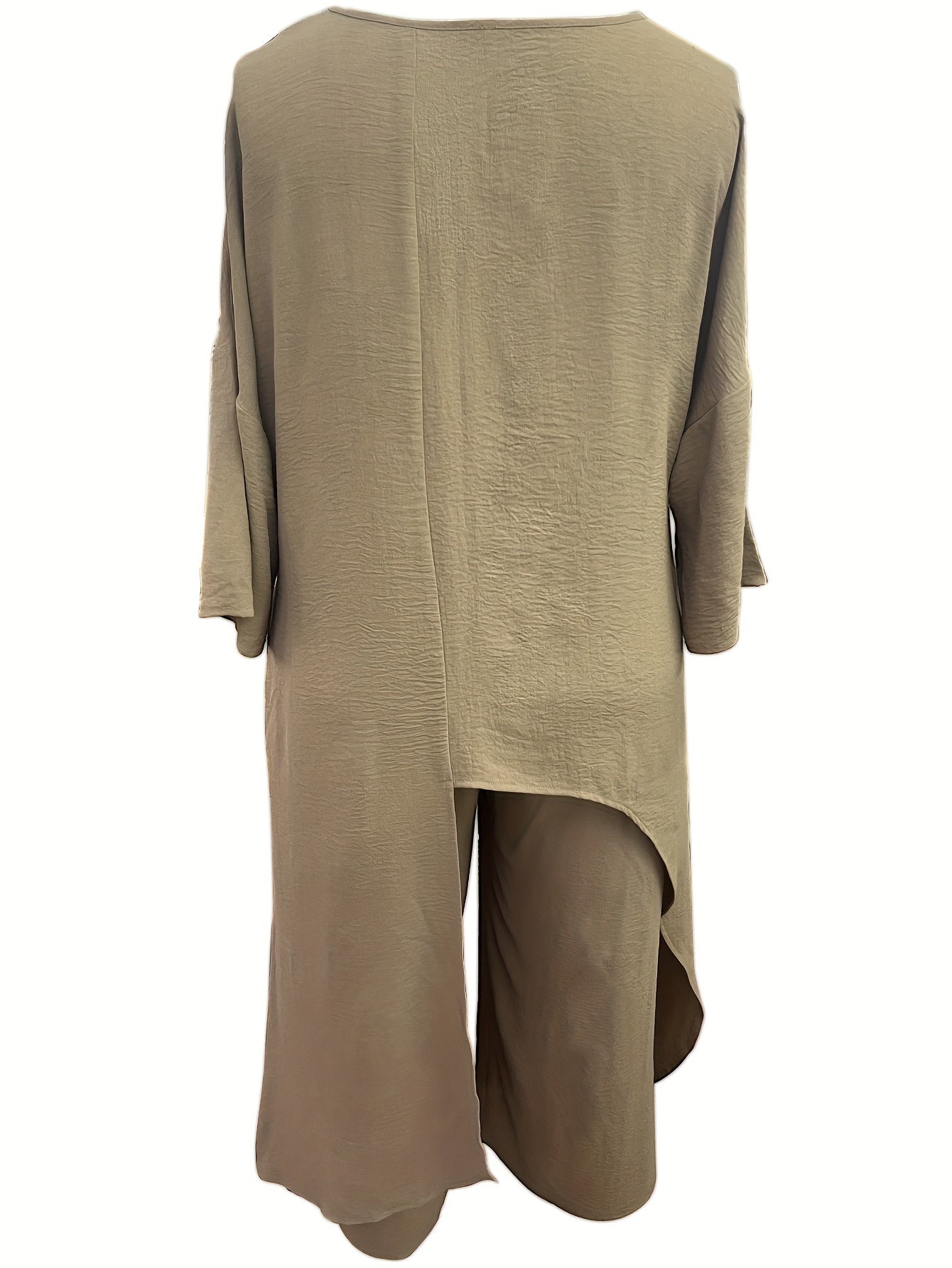 Katta o'lchamdagi mustahkam ikki qismli to'plam, krujka bo'yinli uzun yengli bluzka va keng oyoq shimlar, ayollar uchun tasodifiy kiyim