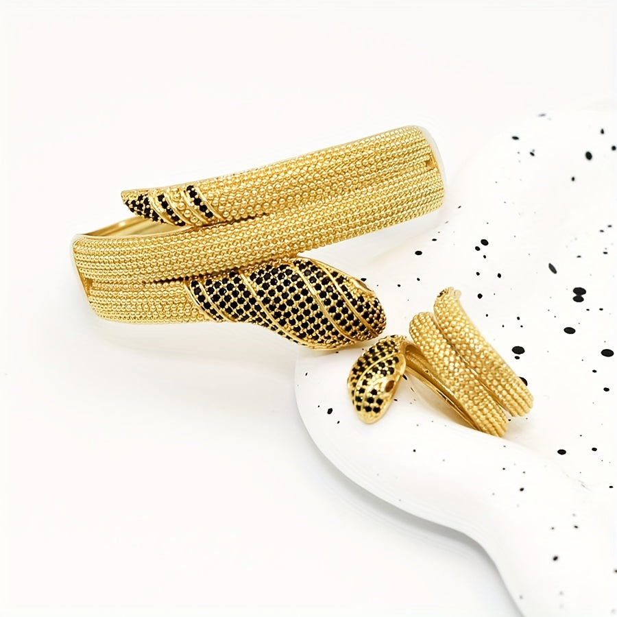 Zarif 2-qismli ilon mavzusidagi zargarlik to'plami, ajoyib zirconia Pave bilaguzuk va misdan yasalgan uzuk bilan. Ushbu nafis to'plam 14-fevral, ziyofatlar va maxsus bayram tadbirlari uchun sovg'a berish uchun mukammaldir.