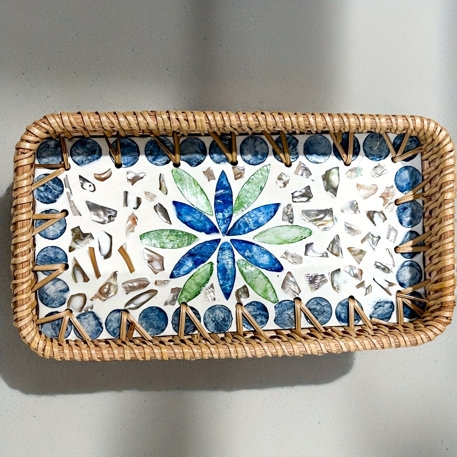 3 ta Rattan plastinkalar to'plami, rang-barang shell inlay bilan, xizmat qilish va bezak uchun