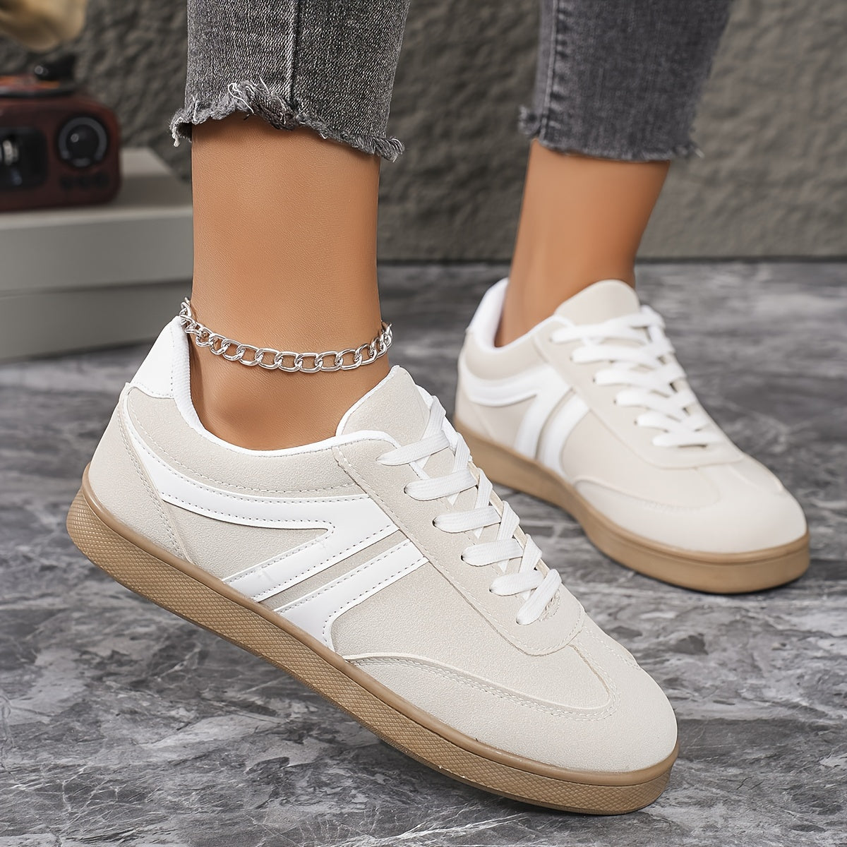 Women's Casual Retro Flat Lace-Up Sneakers Microfiber Low Top All-Season