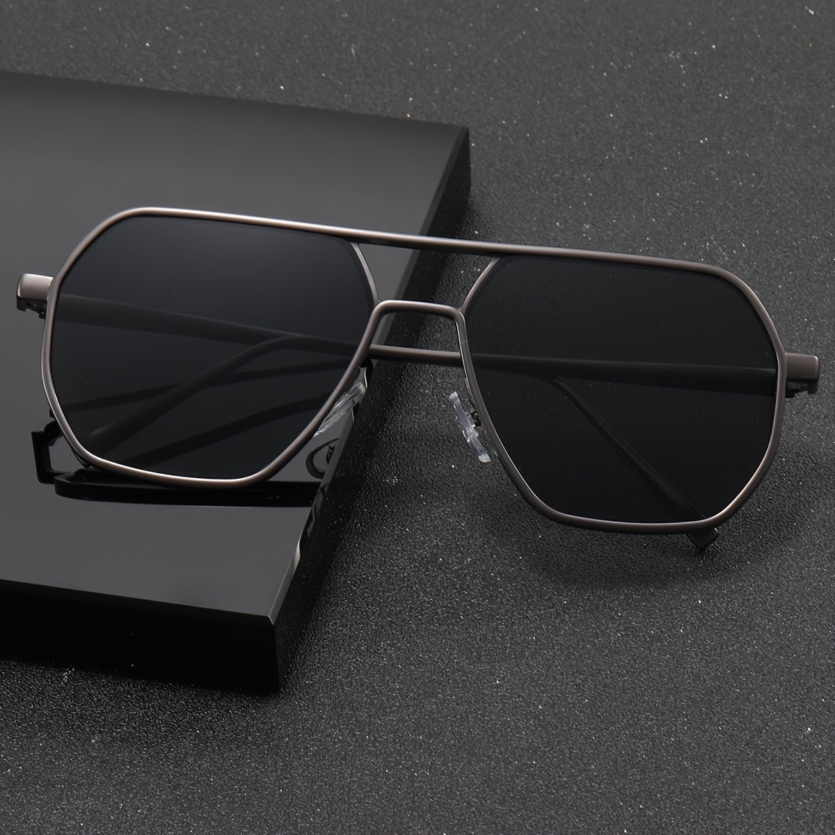 Men's Gold Geometric Aviator Sunglasses Stylish Sun Protection