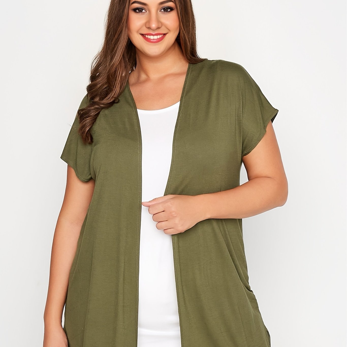 Plus o'lchamdagi ayollar uchun kundalik kardigan qisqa qo'lli va yon bo'laklar bilan