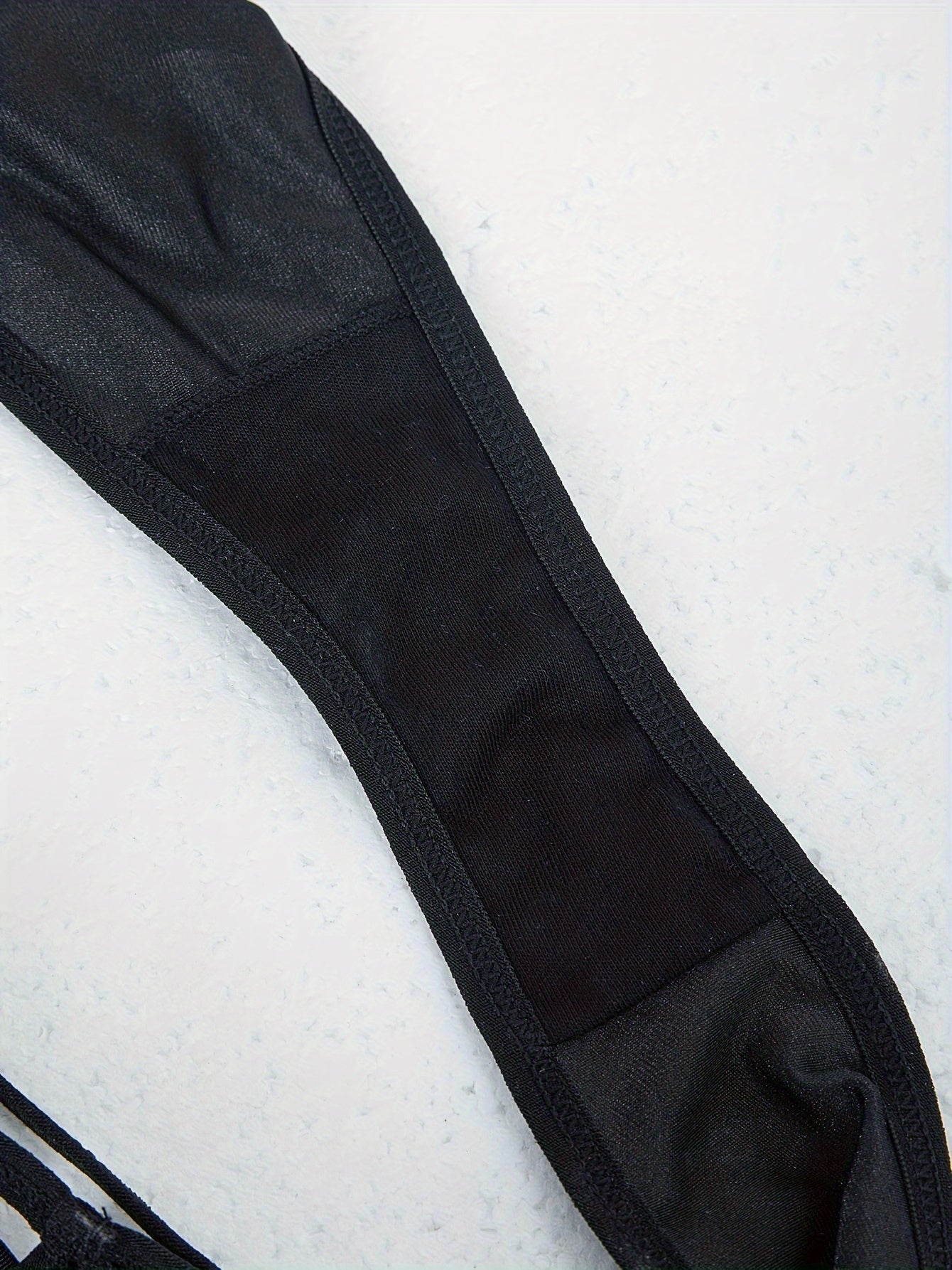 Ayollar uchun Bra, Garter Belti, Thong va Stockinglar bilan Sexy Hollow Out Lingerie Set