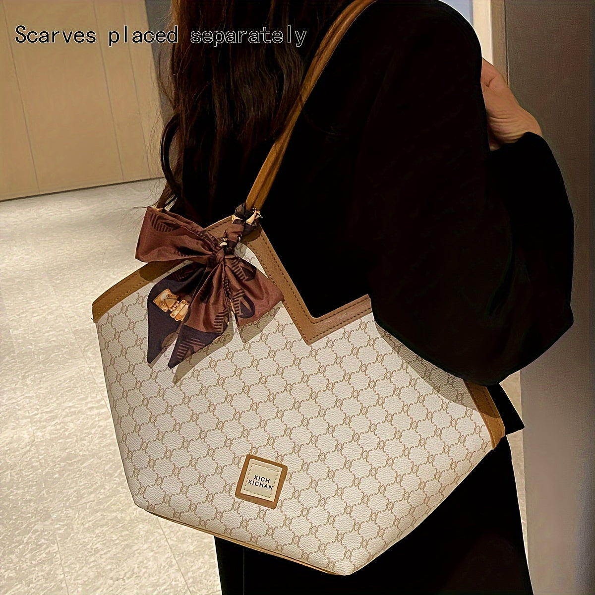 Ayollar uchun sharf bezakli va nafis dizaynga ega bo'lgan klassik nişli naqshli sumka.