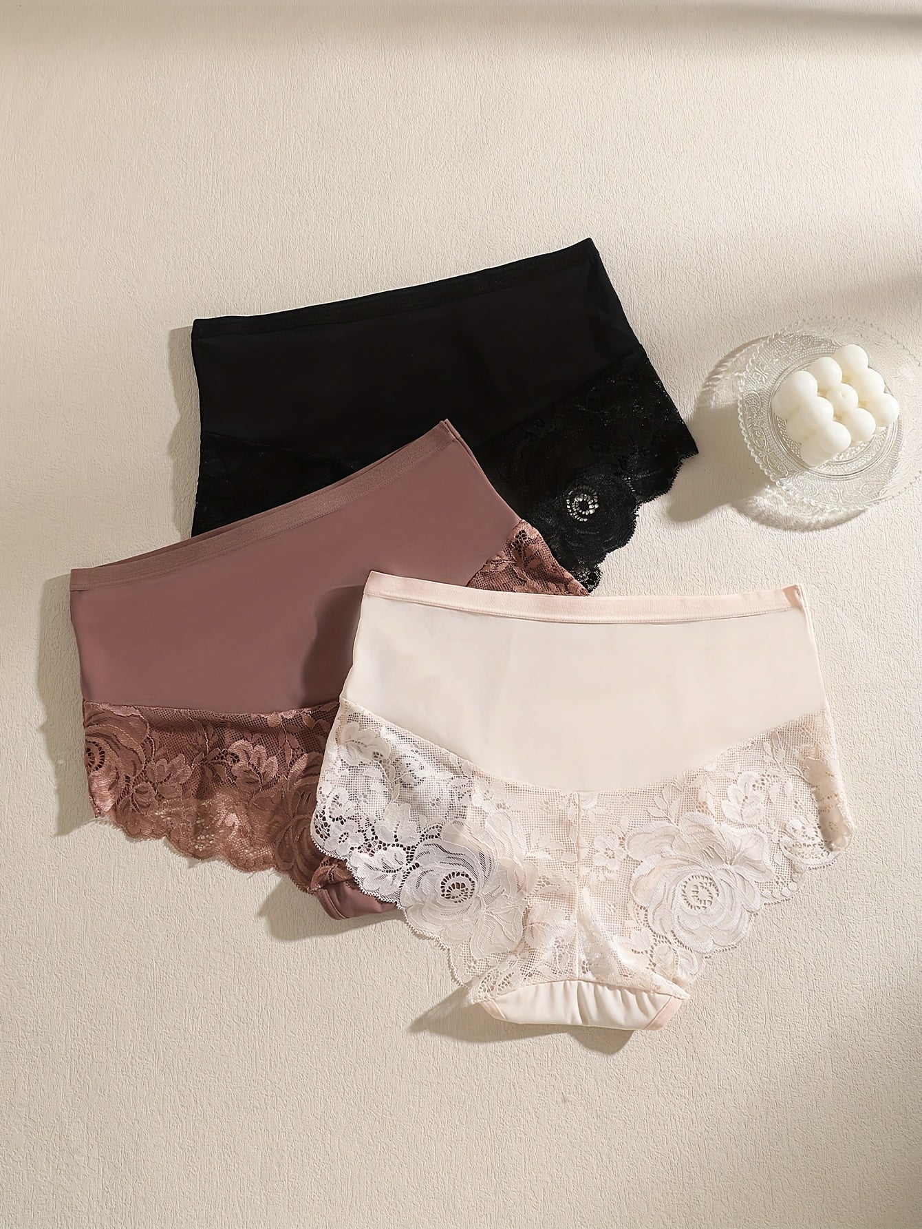 Set of 3 Women's Lace Briefs with Contrast Colors and Scallop Trim Breathable Underwear