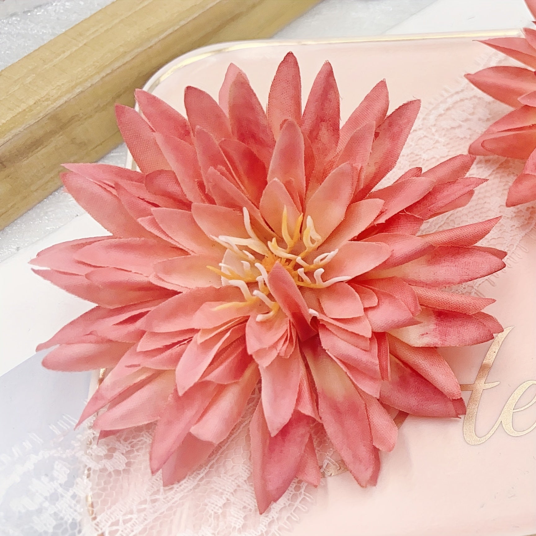 Artificial Flowers Crab Claw Chrysanthemum Simulation Flowers 7.5cm for DIY Crafts Weddings and Decorations