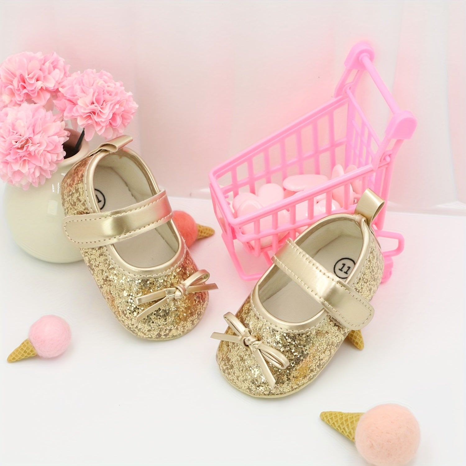 Kichkina qiz bola yurishni o'rganayotgan poyabzal, qirolicha porlashi, sirpanchiq bo'lmagan, engil, bahor, kuz, kichkina yotoqxona poyabzali