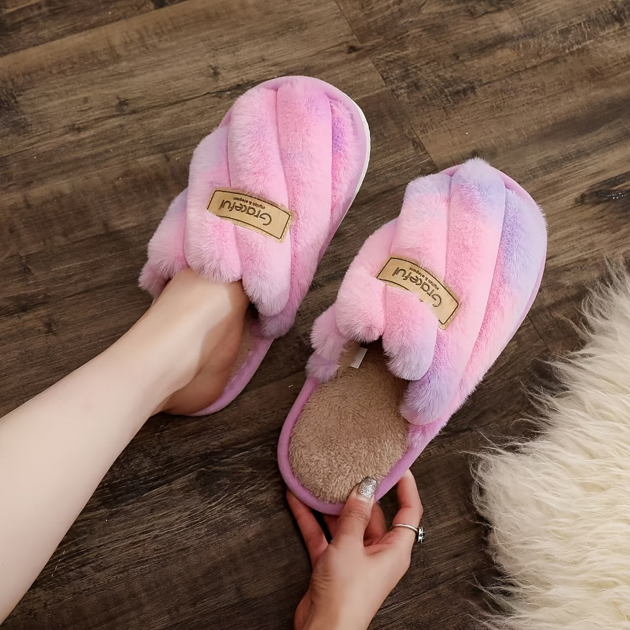 Unisex Checkered Plush Slippers Non-Slip EVA Sole All-Season Home Shoes