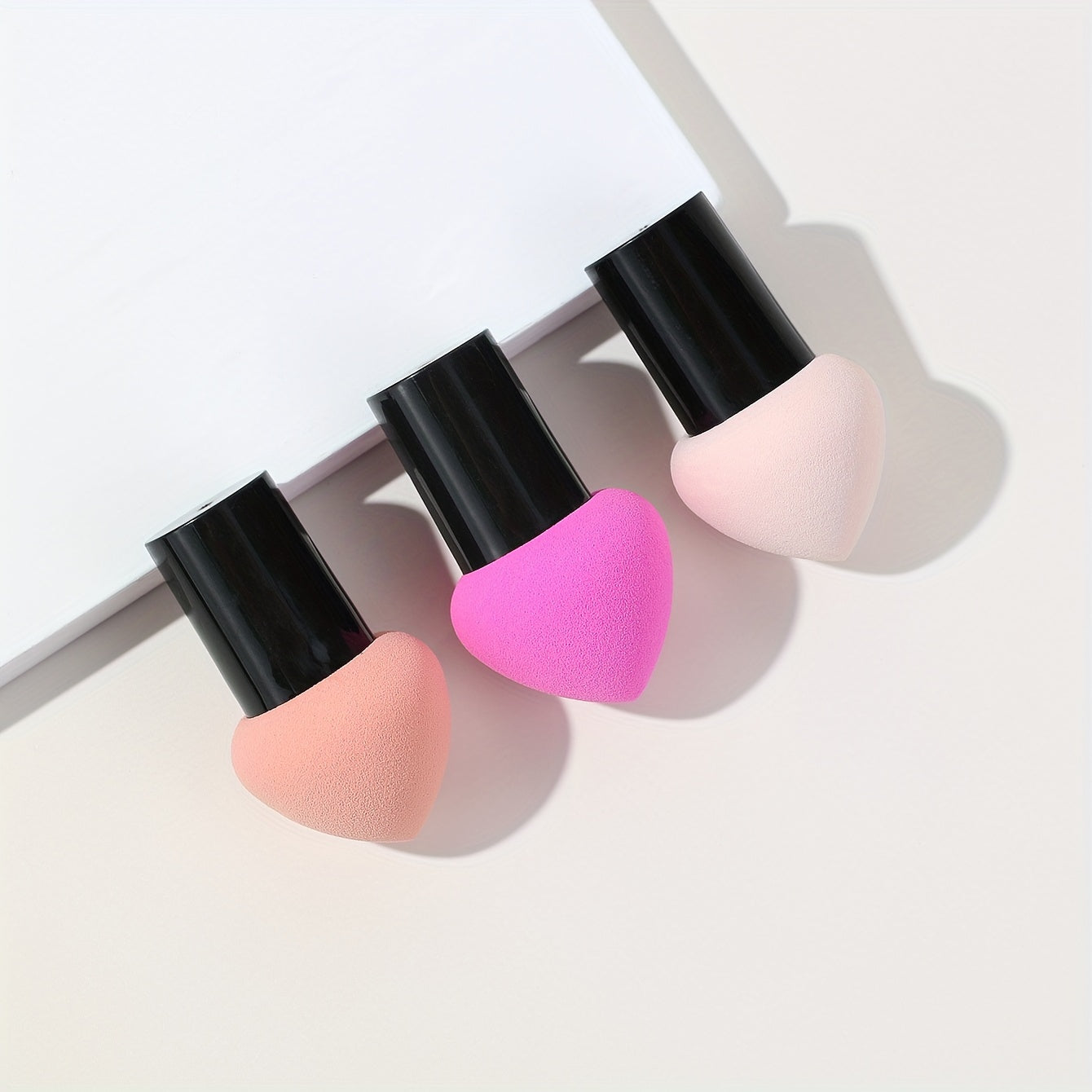 Uniseks latekssiz qo‘ziqorin makiyaj cho‘plami, go‘zallik pufli va tutqich bilan