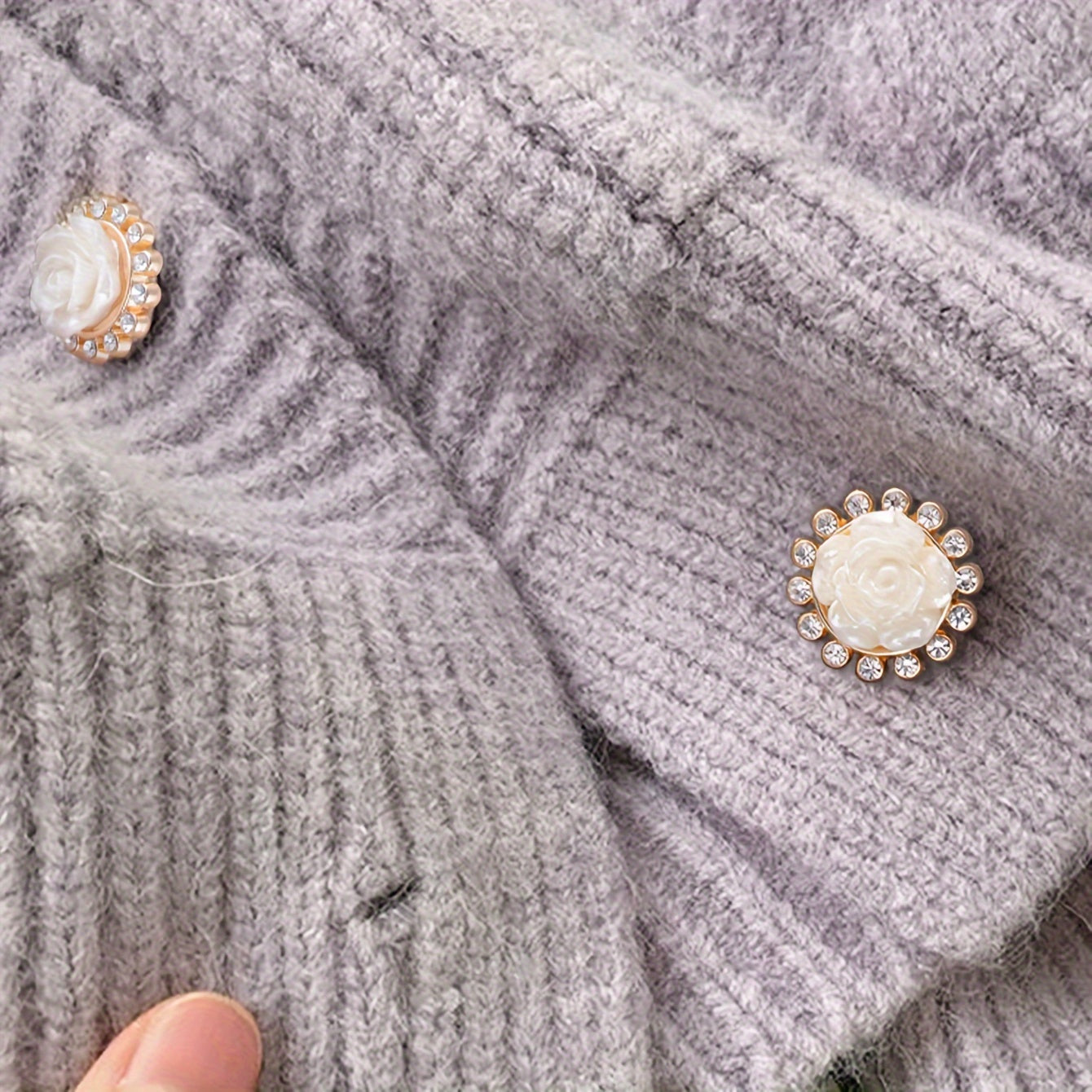 Five-Pack Round Flower Buttons with Rhinestones Alloy Decorative Pins for Clothing and DIY Accessories