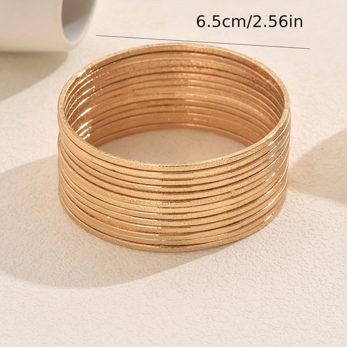 Ayollar uchun vintage va minimalist bilaguzuklar to'plami, 13 dona. Tasodifiy kiyimlar uchun mukammal bo'lgan ko'p maqsadli metall doira bilaguzuklar.