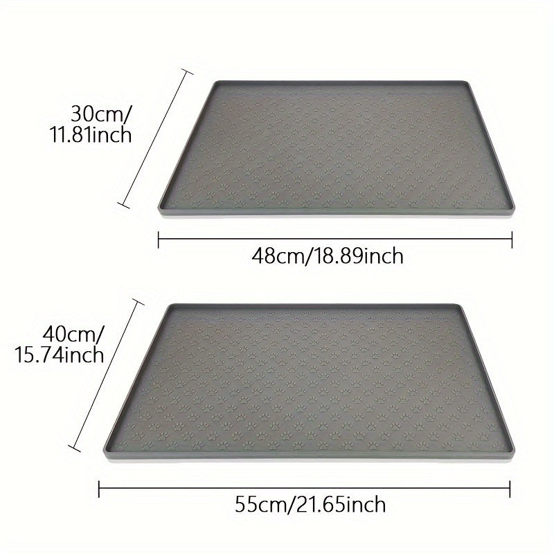 Серая подстилка для кормления домашних животных с дизайном в виде следов лап, предотвращает проливание и беспорядок, идеально подходит для кошек и собак.