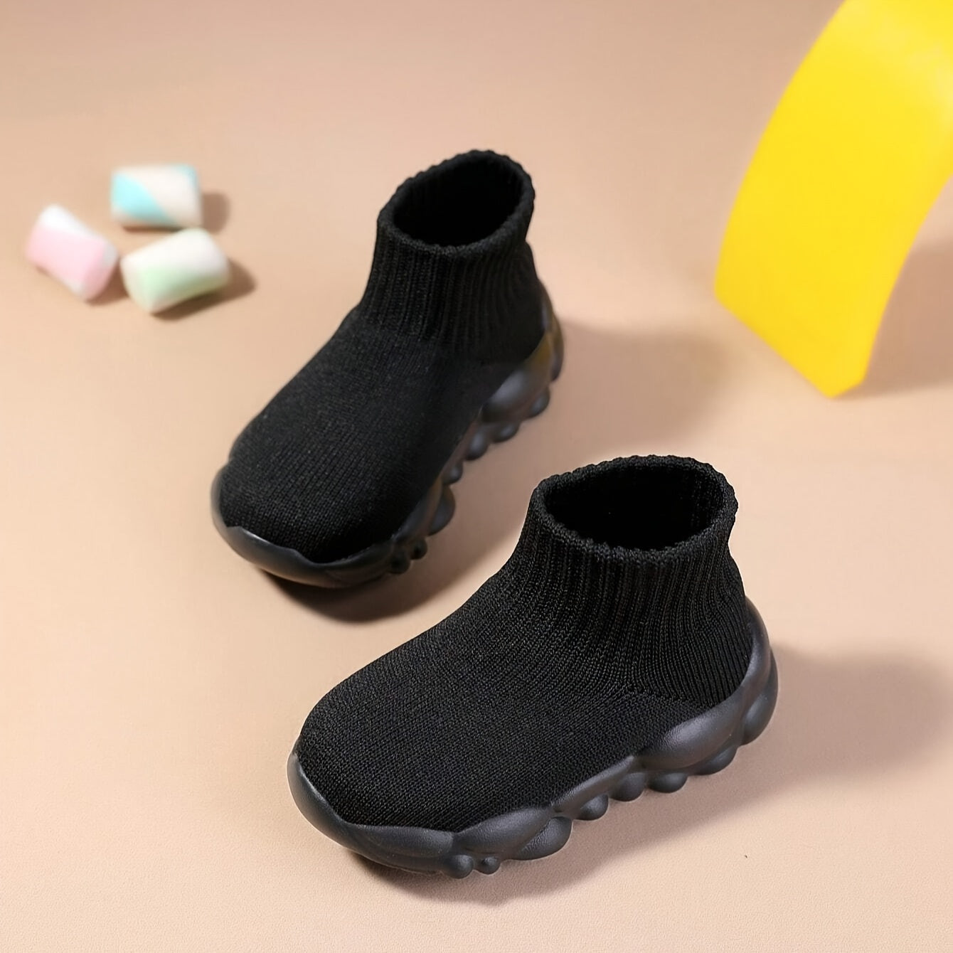 Kichkina qizlar uchun nafas oladigan to'qilgan yopiladigan poyabzal, yurish va yugurish uchun, barcha mavsumlar uchun