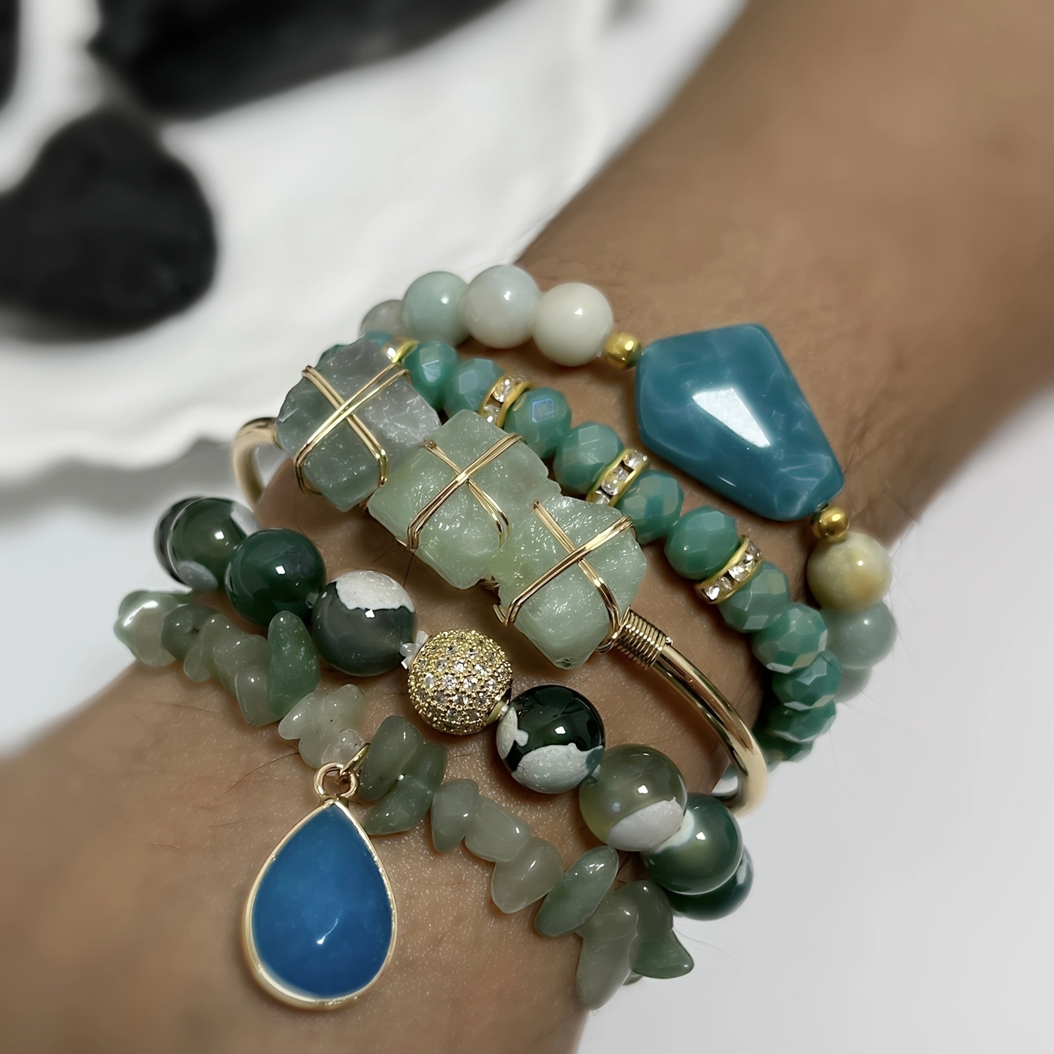 Bohem uslubi 5-dona qimmatbaho toshlar bilaguzuk to'plami, kundalik kiyish va partiyalar uchun mukammal, turli ranglarda mavjud, uniseks zargarlik tanlovi