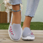 Ayollar uchun gullü slip-on sport poyabzali, kundalik, tikilgan, yozgi ochiq havoda foydalanish uchun