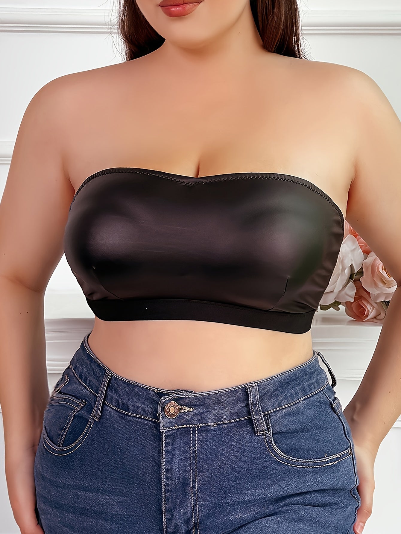 Ayollar uchun kattaroq o'lchamli porloq binafsha rangsiz strapless, tikisiz bra