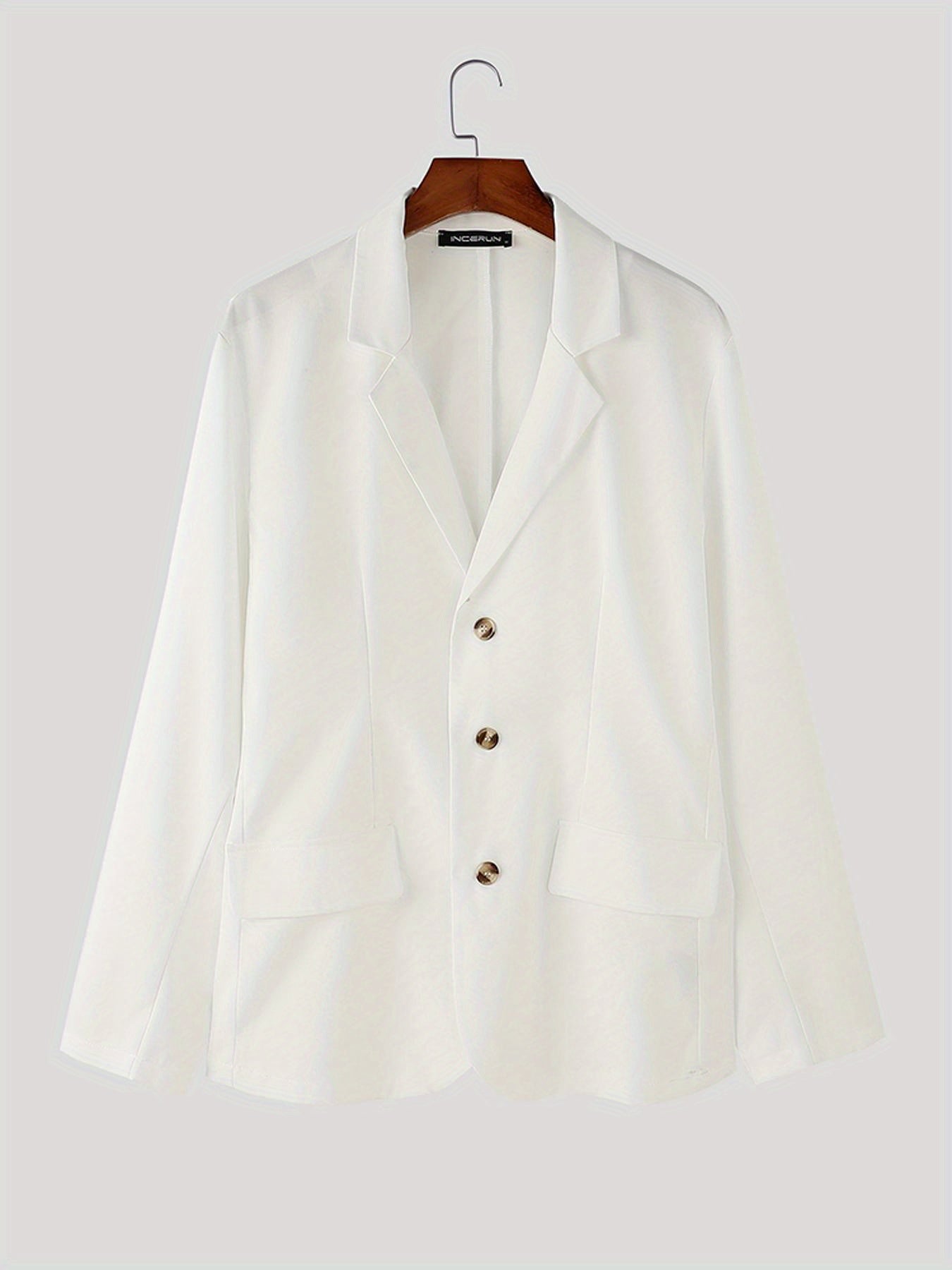 Erkaklar uchun tor kesimli engil blazer, bir rangli polyester matodan tayyorlangan. Uzoq yenglar, burma yaka, tugmachali old qismi mavjud, tasodifiy va ziyofat kiyimlari uchun mos. Mashinada yuvish mumkin.