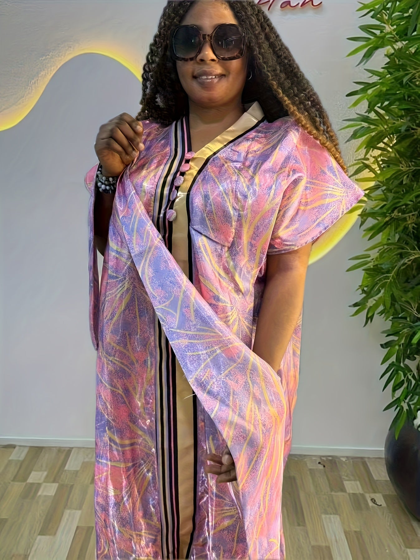 Plus o'lcham ayollar uzun kiyi V-shakli bo'yinli batwing ko'krakli gullar bilan bosma kundalik