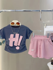 2 dona sport uslubidagi qizlar uchun paxta futbolka va shortikdan iborat ikki qismli to'plam, ochiq havoda tasodifiy kiyim uchun mukammal.