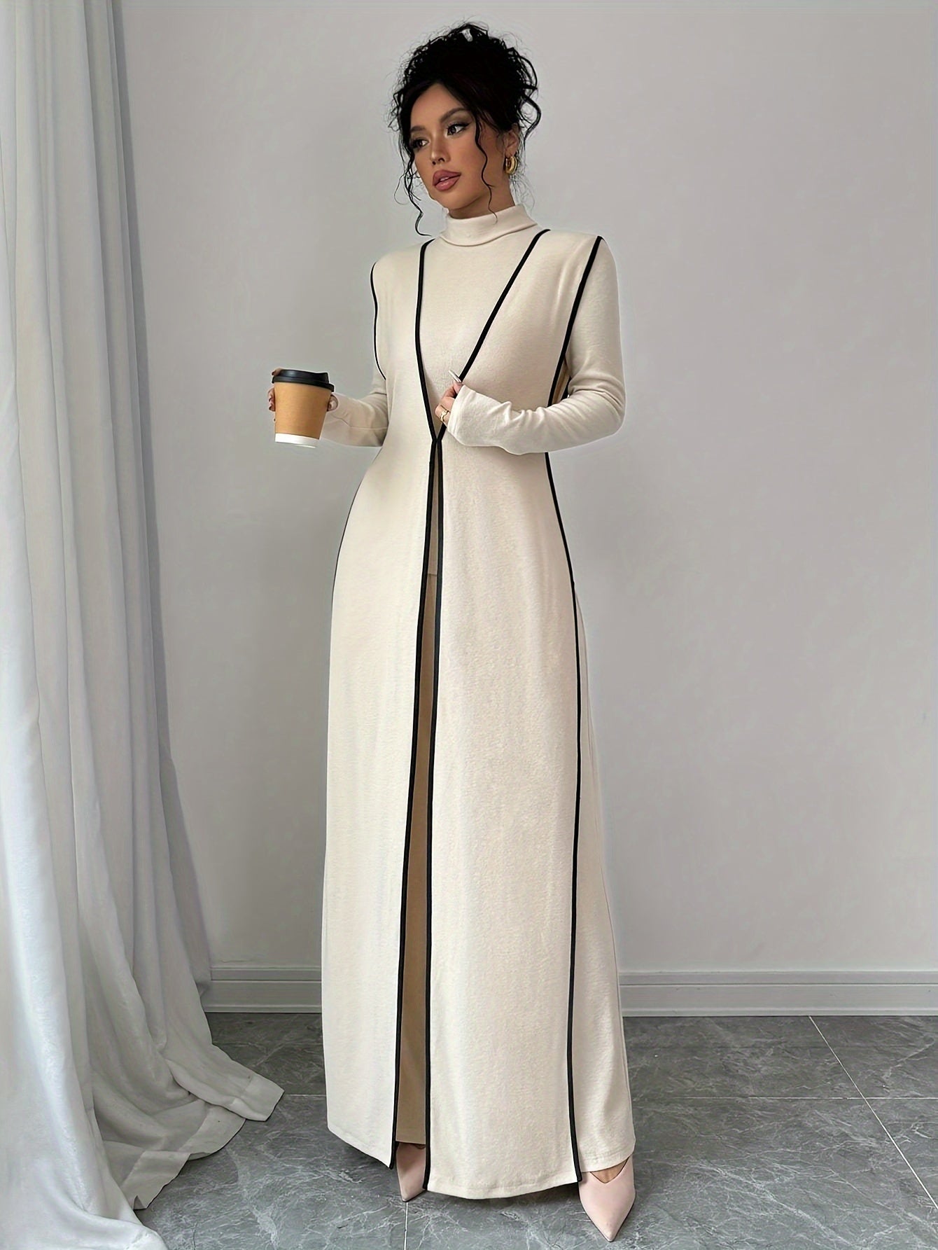 Шикарный комплект с длинным рукавом, воротником, облегающими брюками, безрукавным пальто с черными полосками.